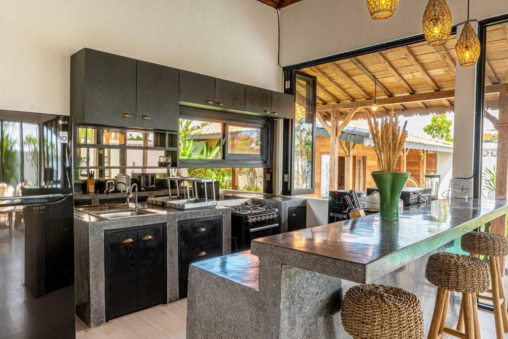 Berawa Canggu Stylish Joglo 3 Bedrooms Private Villa With Private Pool Bagian luar foto