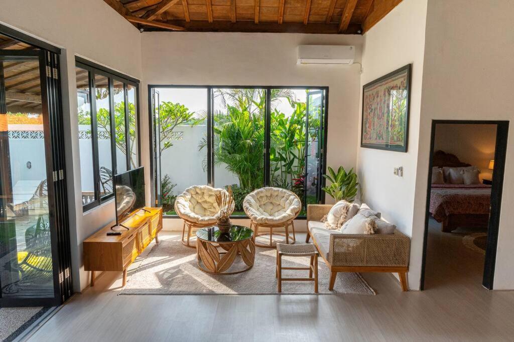 Berawa Canggu Stylish Joglo 3 Bedrooms Private Villa With Private Pool Bagian luar foto