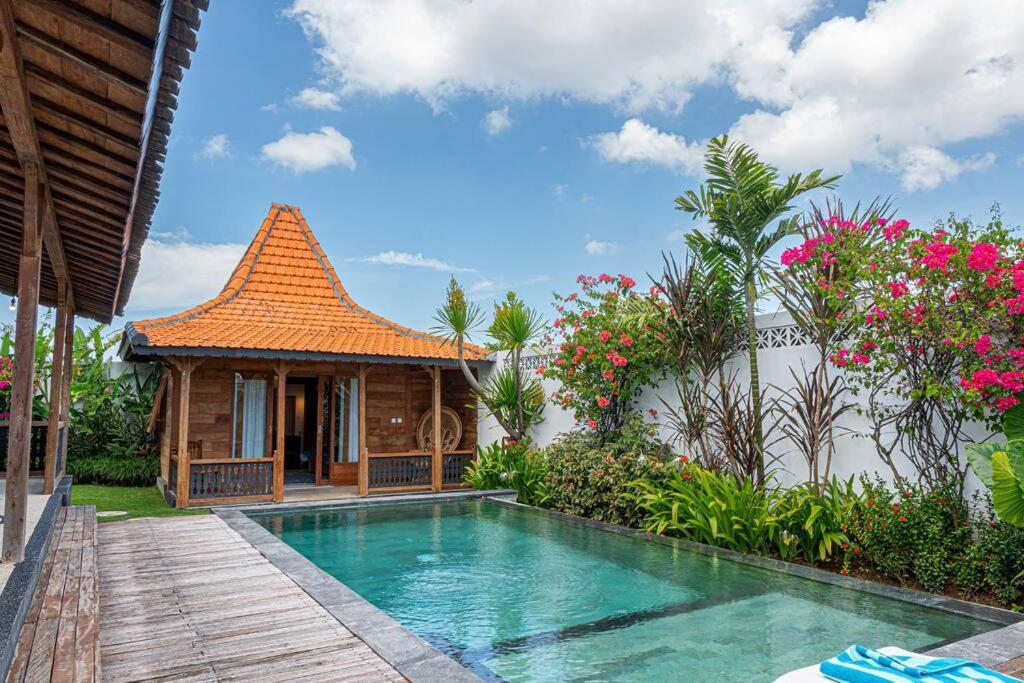 Berawa Canggu Stylish Joglo 3 Bedrooms Private Villa With Private Pool Bagian luar foto